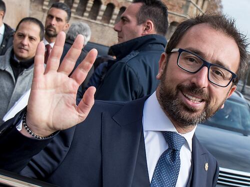 Ministro da prescrivere, Matteo Renzi vuole il ko del M5s Bonafede