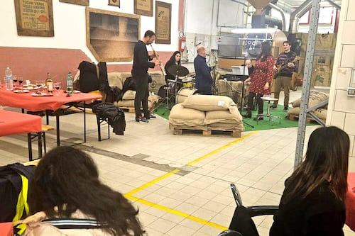 Un pranzo di Natale che sa di riscatto. A Rebibbia i detenuti cucinano per gli ospiti