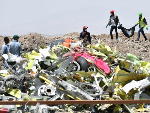 Boeing 737 a terra. Scatole nere a Parigi