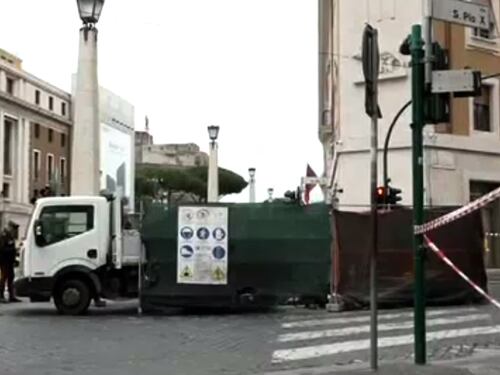 "C'è una bomba nella banca", falso allarme a San Pietro