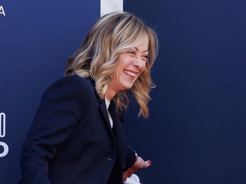 Sondaggio Mentana, FdI vola. Choc a sinistra: chi mette la freccia