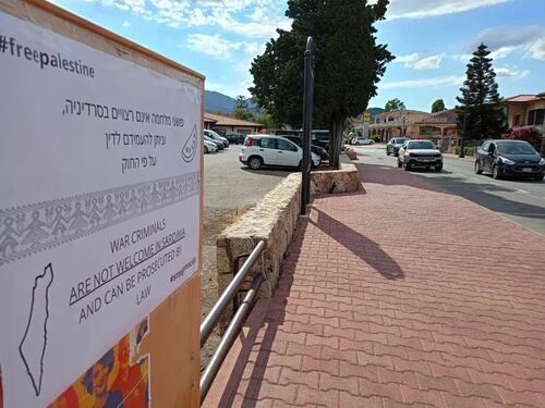 Sardegna, cartello choc anti Israele: "I criminali non sono benvenuti"