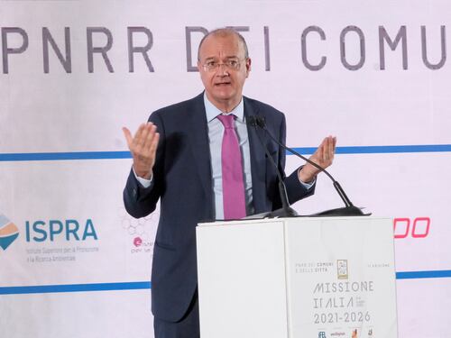 Scuola, ispezione sui diplomifici: diecimila casi sospetti, ecco il giro di vite