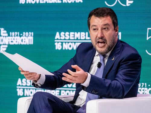 Influencer sul barcone e frontiere colabrodo: esplode la rabbia di Matteo Salvini sulla marea di clandestini