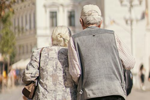 Roma, truffe agli anziani con la trappola del "finto nipote": ecco il vademecum
