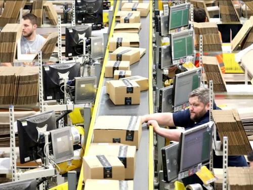 Il braccialetto elettronico di Amazon irrompe in campagna elettorale