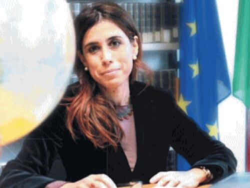 Firenze, in piazza la preside Savino idolo della sinistra. E già si pensa a candidarla