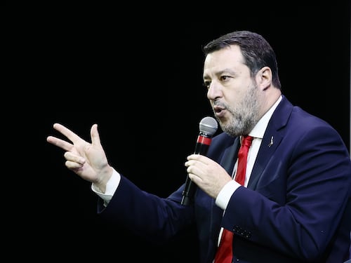 Sciopero, il Tar ferma l'ordinanza di Salvini. Il ministro: "Venerdì di caos e disagi"
