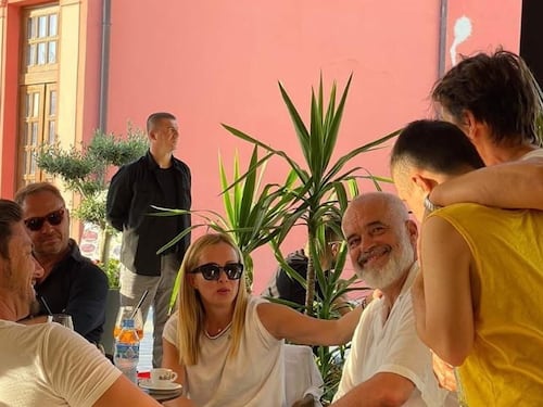 Giorgia Meloni ospite di Edi Rama: "Sorella d'Albania, fratello d'Italia"
