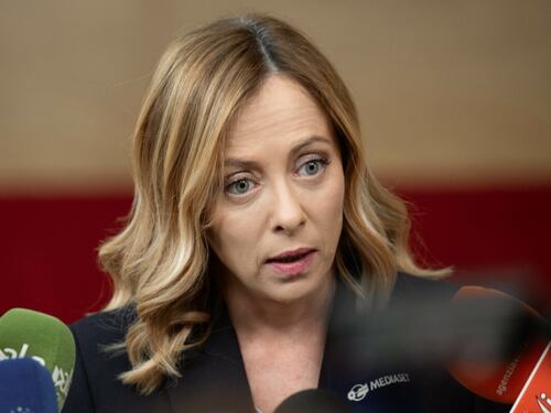 Meloni difende Piantedosi: "Accuse vergognose", a Bari nessuna forzatura