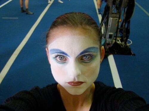 Cirque du Soleil, famosa ginnasta cade da sei metri e si rompe il collo