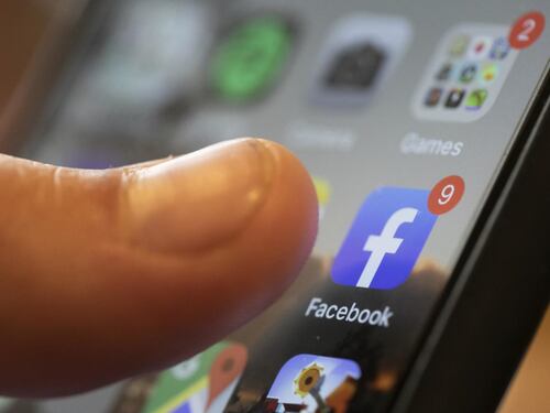L'Unione europea fa scattare la sorveglianza su social e big tech: controlli dal 25 agosto