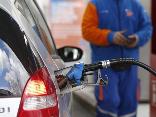 Sconto sul carburante "fino alla fine della guerra", soffiata dal governo: mossa di Draghi sui prezzi