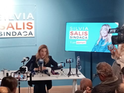 Silvia Salis, l'esordio del martello: tasse in faccia e memoria corta