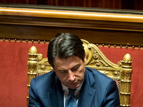 Manovra, fiducia a mezzanotte per salvare le vacanze