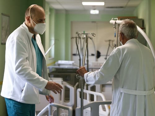 La rivolta di medici e infermieri dei pronto soccorso: basta prese in giro dal governo
