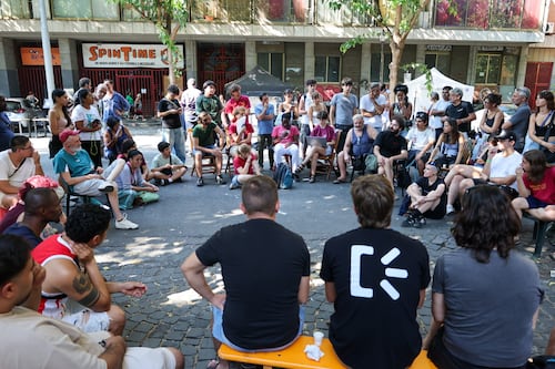 Spin Time, Gualtieri prende tempo: "Nuovo tavolo lunedì". E Schlein è al fianco degli okkupanti