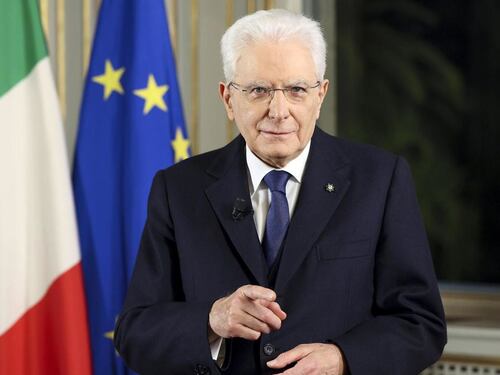 "Avevo altri piani..." Stoccata ai partiti, ma Mattarella non si sottrae: se serve ci sono