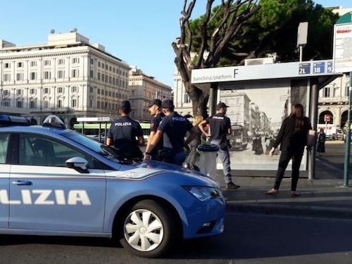 Accoltellato per il crocifisso al collo. Arrestato un marocchino: urlava "cattolico di m..."
