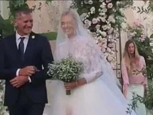 Chiara Ferragni e Fedez sono marito e moglie. Ecco il primo bacio