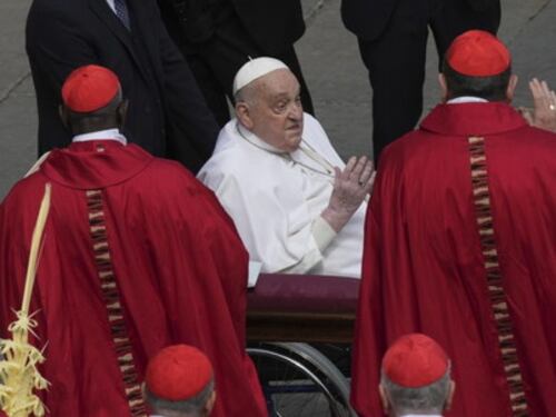 Vaticano, pugno duro di Bergoglio sulle offerte per le messe: "Abusi e arricchimenti personali"