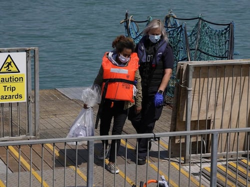 Migranti, il Regno Unito arruola influencer per fermare le traversate della Manica
