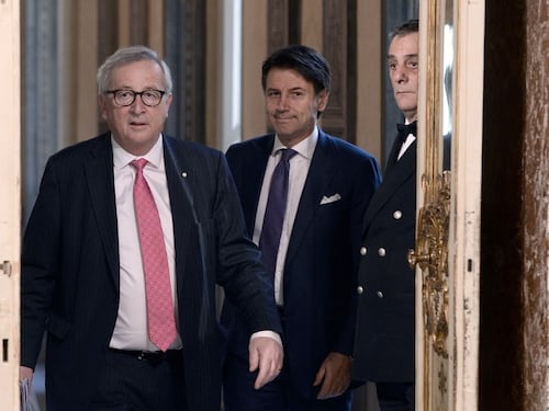 Juncker bacchetta Conte: "L'economia italiana regredisce"