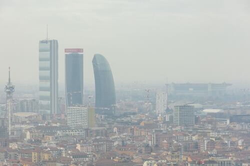 Smog a Milano, la verità di Feltri: "Politiche ambientaliste killer"