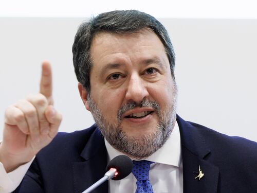 Migranti, furia di Salvini: sentenza vergognosa, indebita invasione di campo