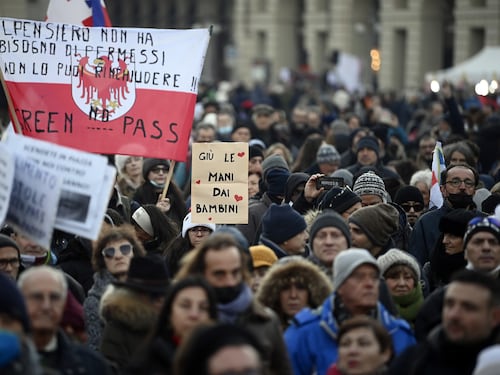 Senza stipendio i lavoratori over 50 no vax. Ecco la bozza del decreto