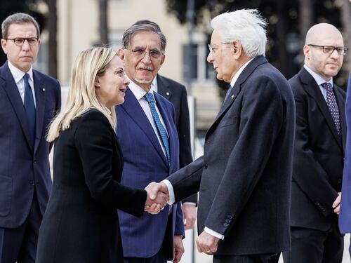 25 aprile, l’omaggio all’Altare della Patria di Mattarella e Meloni
