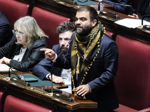Corteo violento, sinistra senza vergogna: "Trappola di Piantedosi"