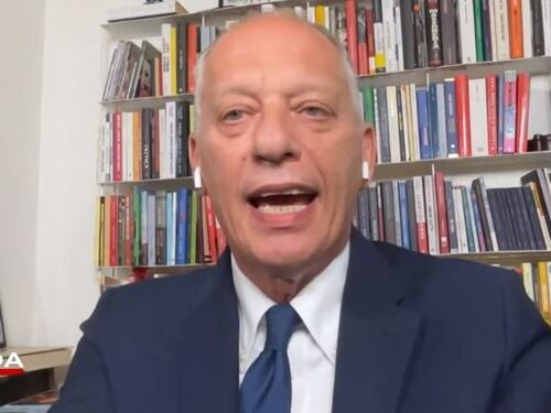 In Onda, Peter Gomez promuove il governo di Giorgia Meloni