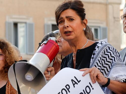 Iran, la solita Boldrini difende agli ayatollah e attacca il governo...