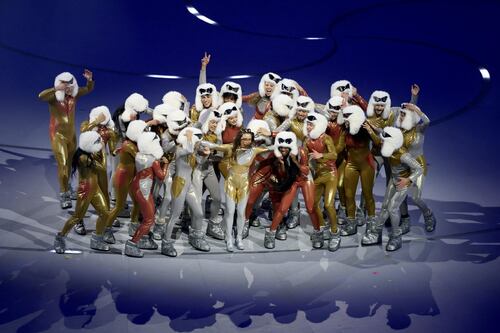 Sabrina Impacciatore, il ballo scatenato alla cerimonia delle Olimpiadi: il video