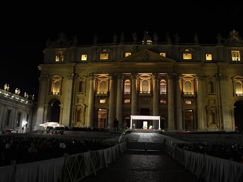 Papa Francesco in video ma nessuno lo può vedere. "Oscurato", ecco perché