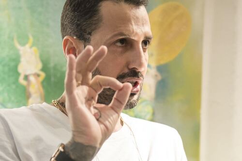 Fabrizio Corona, il giallo del matrimonio. E ora bacia la fortuna...