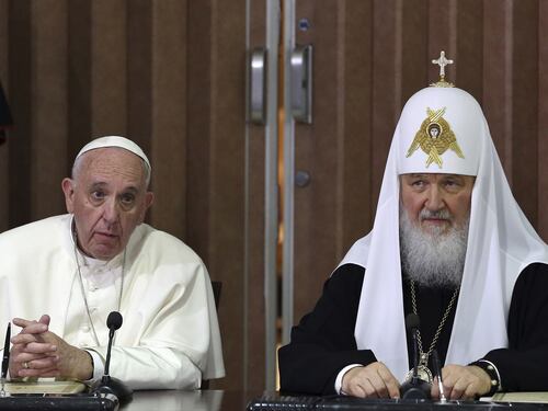 Scontro nella Chiesa, il Patriarca Kirill è furioso con Papa Francesco: “Toni sbagliati e deplorevoli”
