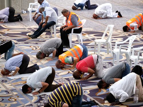 Volano stracci islamici. "Cristiani eretici", il discorso choc che fa litigare i musulmani italiani