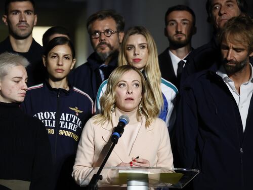 Violenza sulle donne, Meloni alza la voce: non siete sole, noi siamo libere