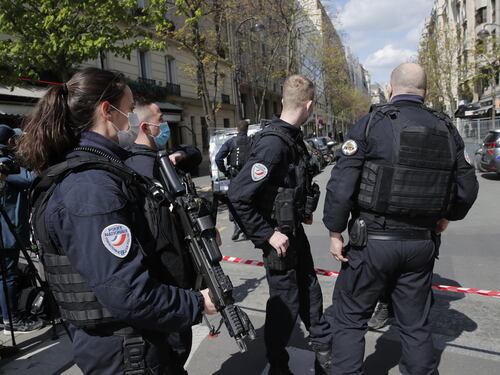 Parigi, cosa sta succedendo: sparatoria nel centro con morti e feriti