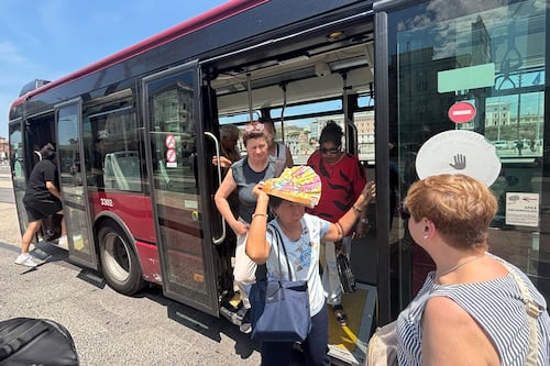 Roma, viaggio sui bus roventi: condizionatori in tilt, si superano i 36°