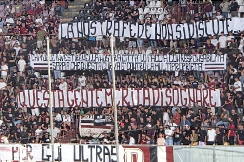 Lotito, striscione dei tifosi della Reggina contro le multiproprietà. Le bugie calabresi del presidente della Lazio