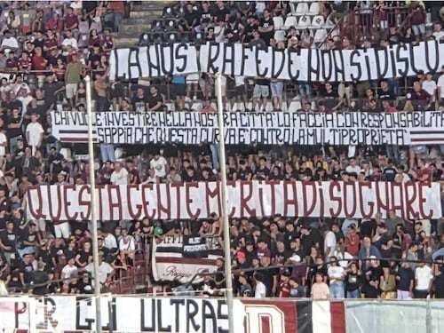 Lotito, striscione dei tifosi della Reggina contro le multiproprietà. Le bugie calabresi del presidente della Lazio
