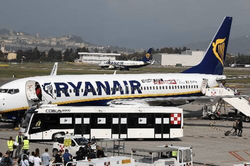 Trasporti in crisi, scontro sui rimborsi aerei