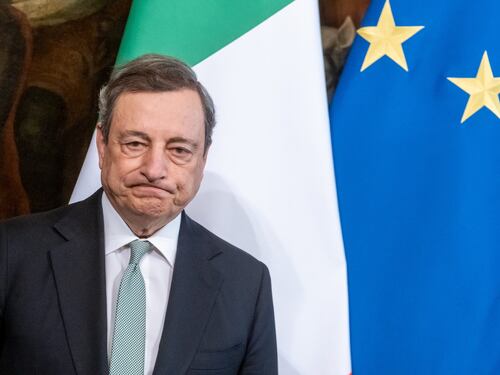 Mario Draghi è assediato in piazza: in rivolta balneari, tassisti e insegnanti