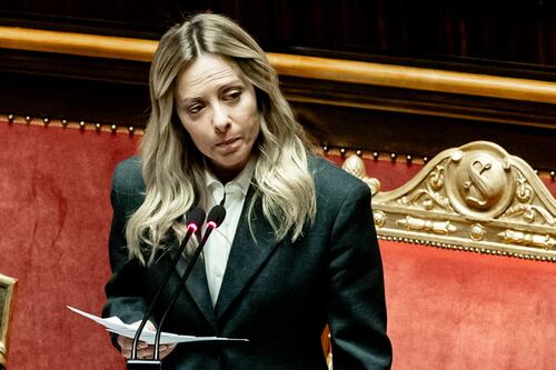 Meloni, la rabbia e l’orgoglio contro il partito cinese: “Da voi solo insulti. Avanti fino alla fine”