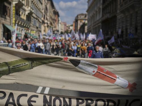 La manifestazione M5s è tritolo per la coalizione