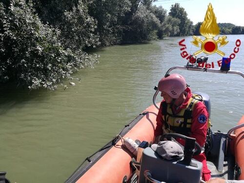 Nel Tevere riaffiora il corpicino di una neonata