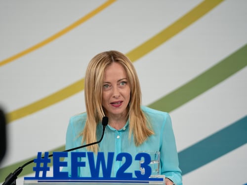 Droghe, barricate di Meloni: “Fa male sempre”. Nessun passo indietro sulle leggere